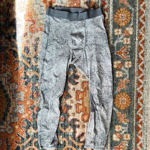 Lululemon Surge Tight 22” in Polar Lights Alpine White Multi